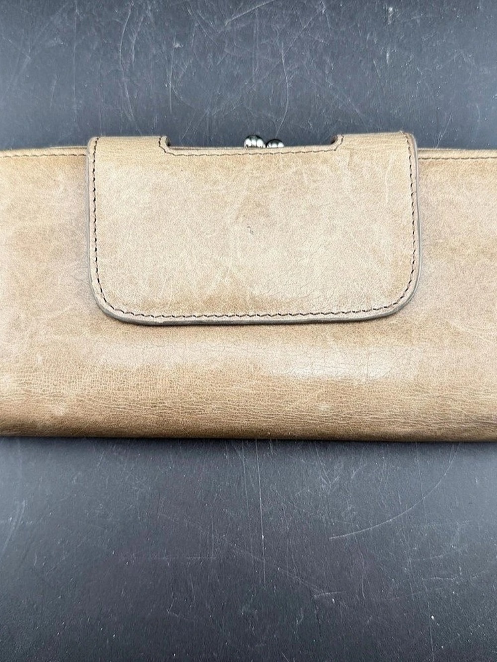 Hobo International Leather Kisslock Clutch Wallet Convertible Wristlet Stone